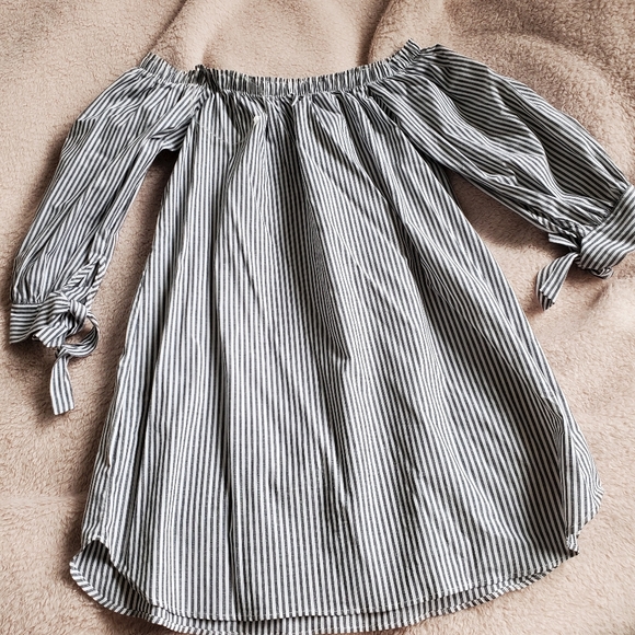 Off-Shoulder Striped Dress - Picture 2 of 2